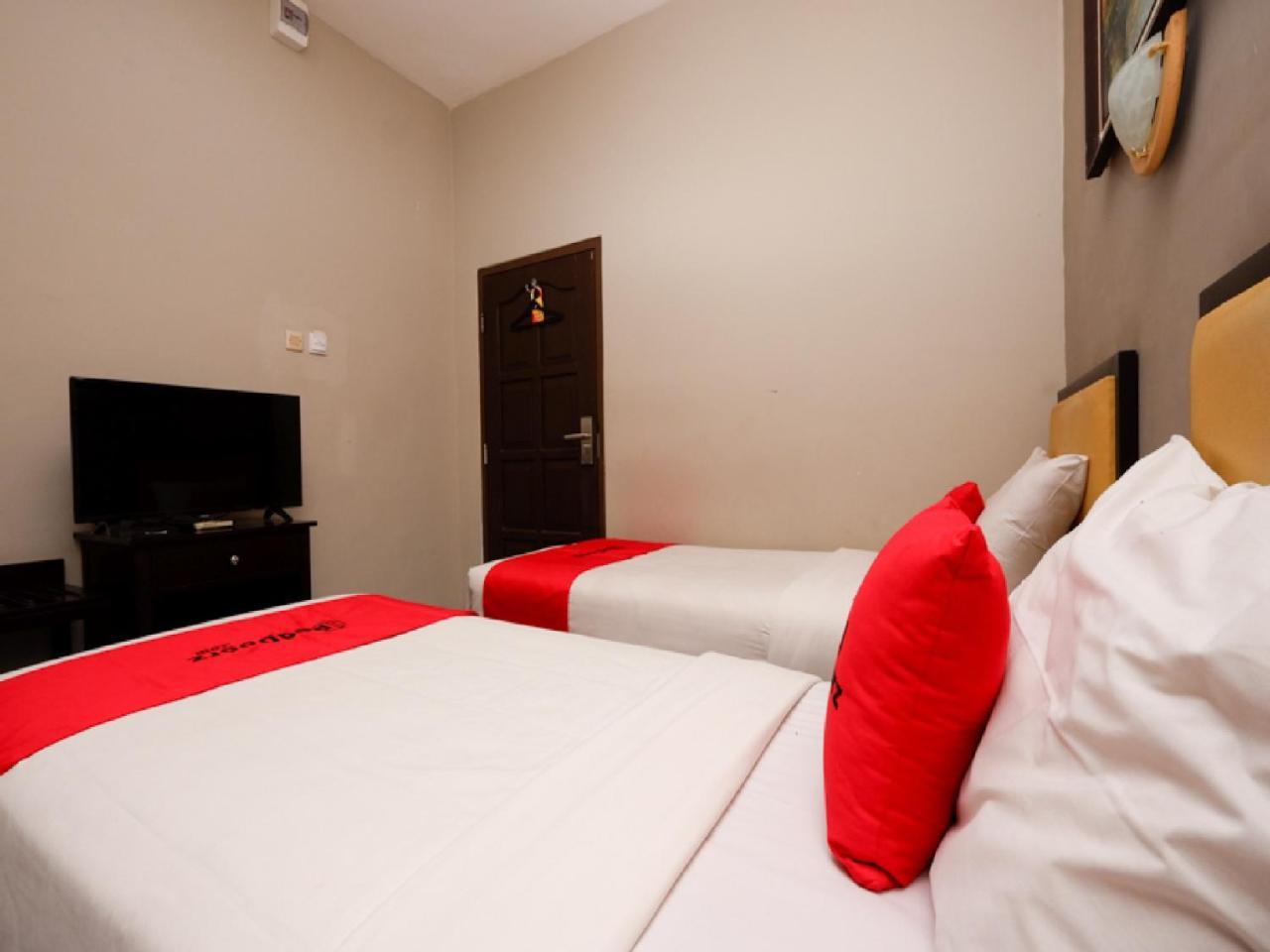 Reddoorz Plus @ Singosari Raya Semarang Esterno foto