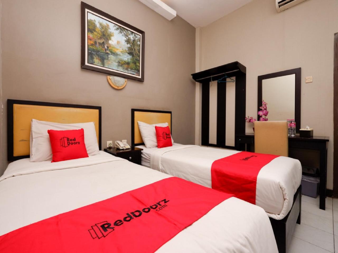Reddoorz Plus @ Singosari Raya Semarang Esterno foto