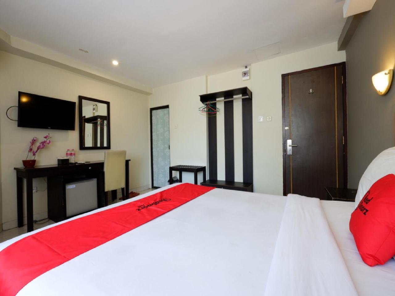 Reddoorz Plus @ Singosari Raya Semarang Esterno foto